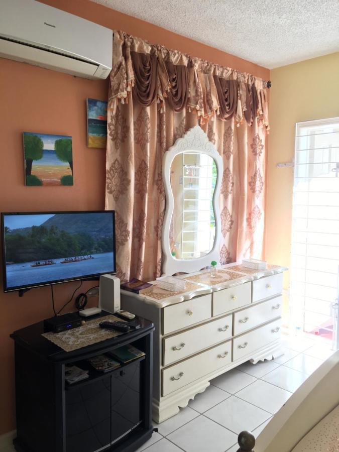 #D1 Castle Studio Wifi King Bed Ocho Rios Jamaica Екстериор снимка